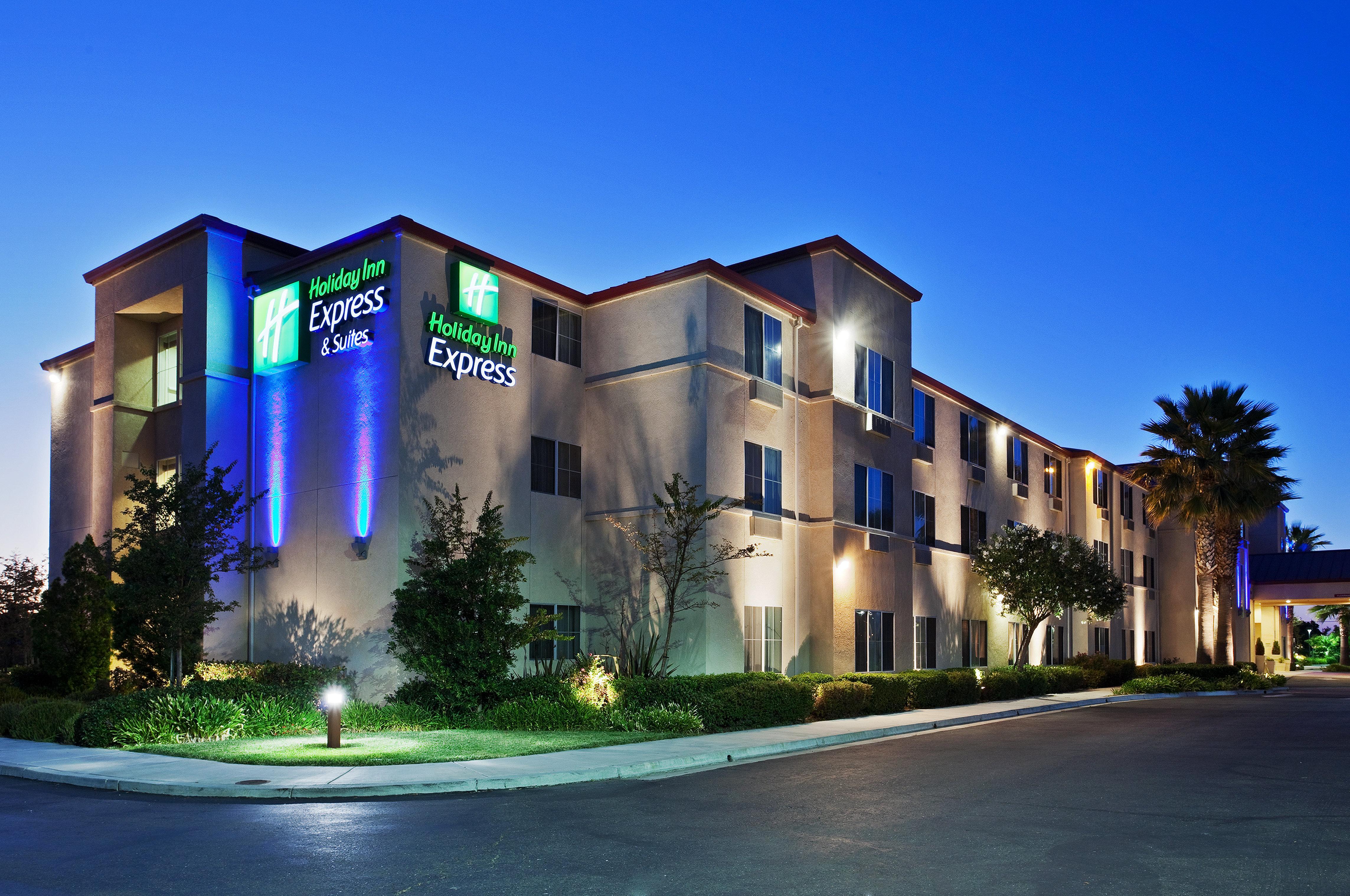 Holiday Inn Express & Suites Tracy, An Ihg Hotel Exterior photo